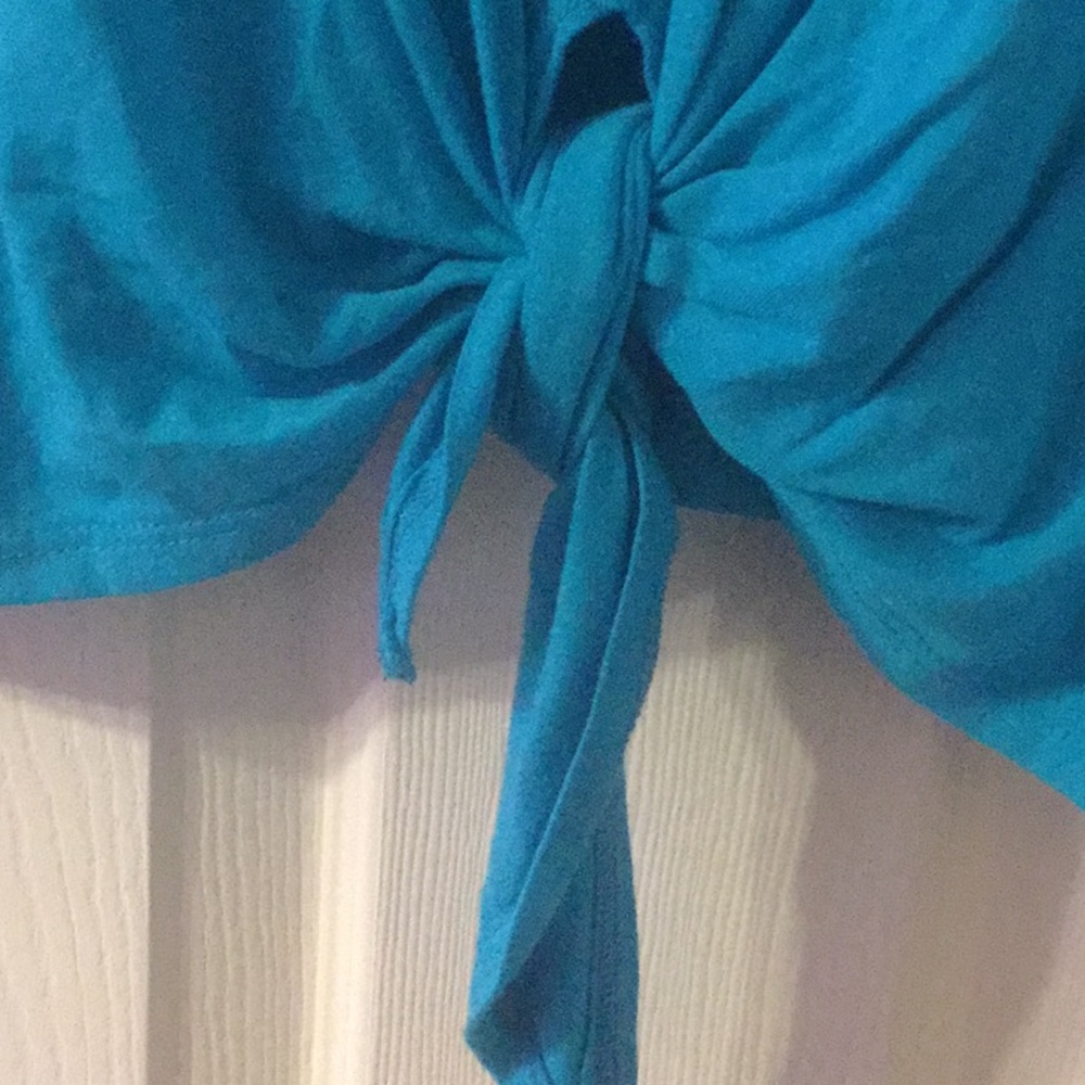 Blue Cuffed Short Sleeve Bottom Tie Top - Picture 5 of 6